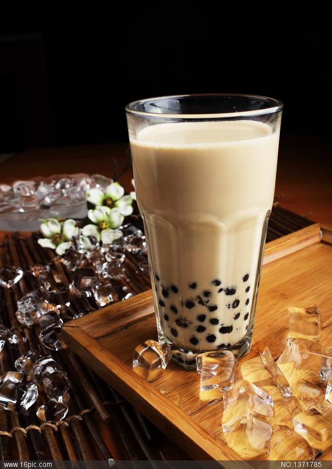 想起醇香的奶茶,吸一口还带着几颗q弹的珍珠,融合在一起,一路从嘴幸福