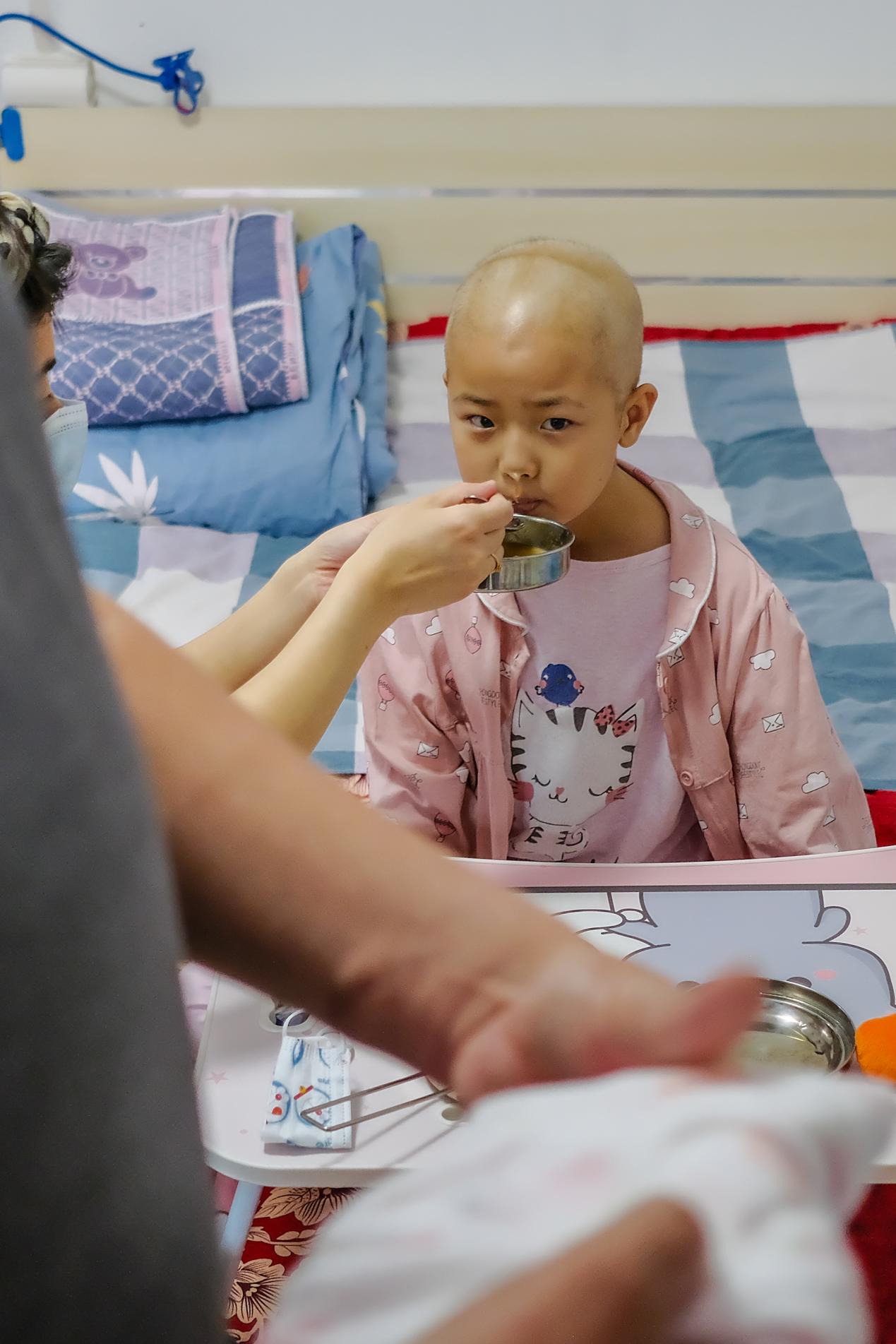 河南"最爱美"的光头女孩,颜值虽高,运气却不好