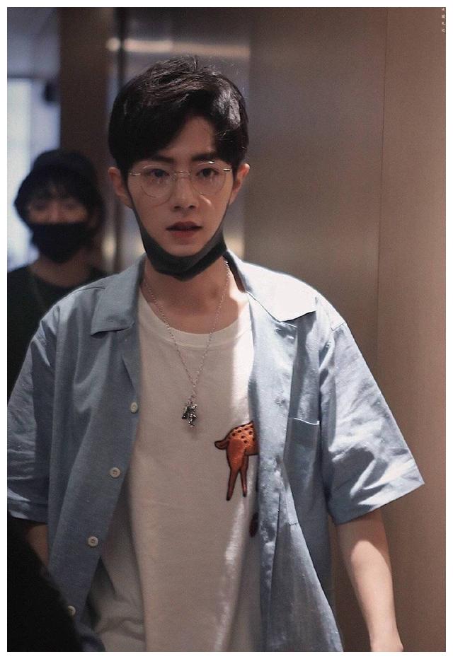 肖战这张照片是从路人的角度拍摄的,你的分数是多少?__财经头条