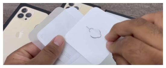 先睹为快!iPhone 13 Pro Max金色版抢先开箱休闲区蓝鸢梦想 - Www.slyday.coM 先睹为快!iPhone 13 Pro Max金色版抢先开箱休闲区蓝鸢梦想 - Www.slyday.coM