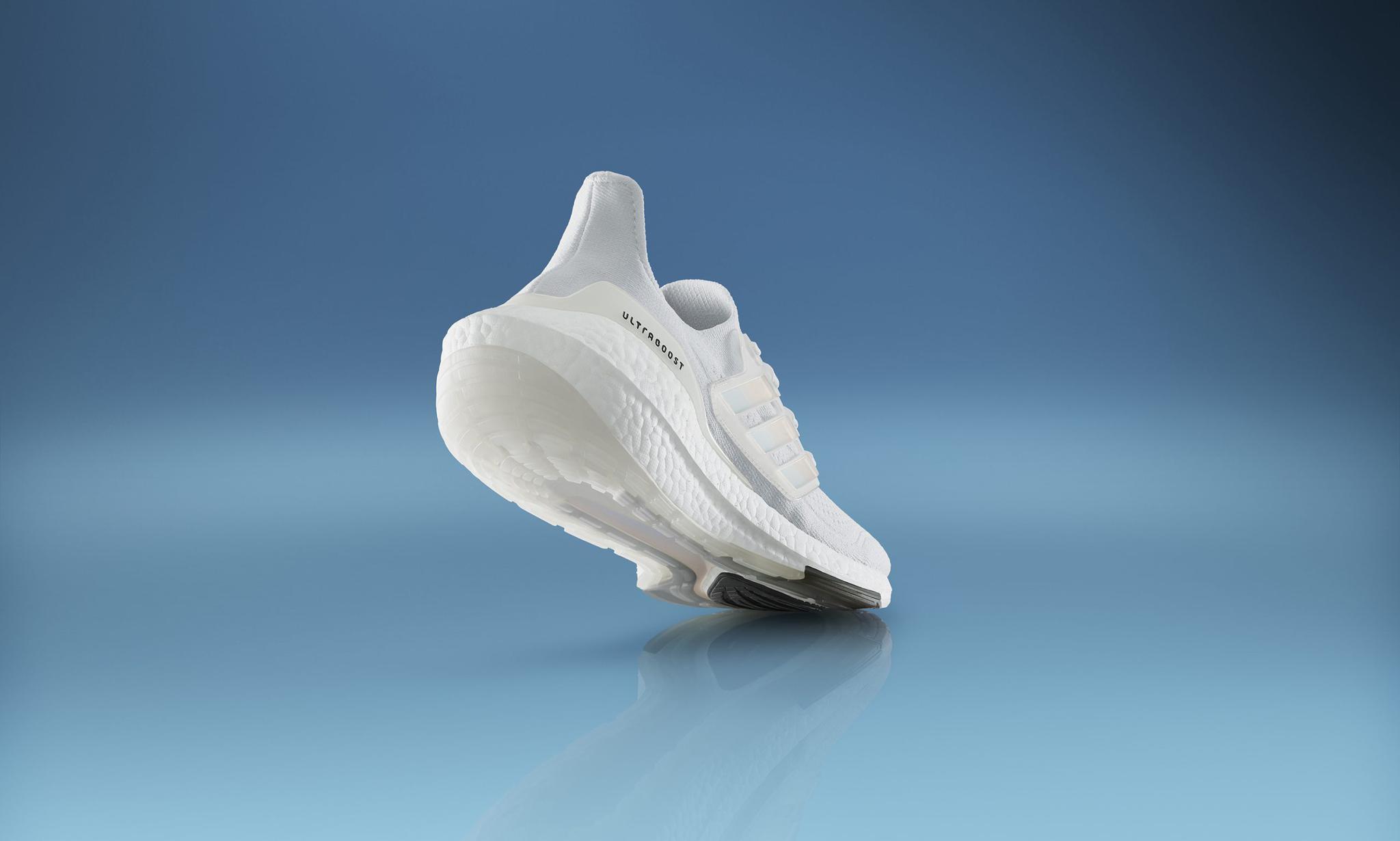 破茧而生,adidas 正式发布 ultraboost 2021 跑鞋!