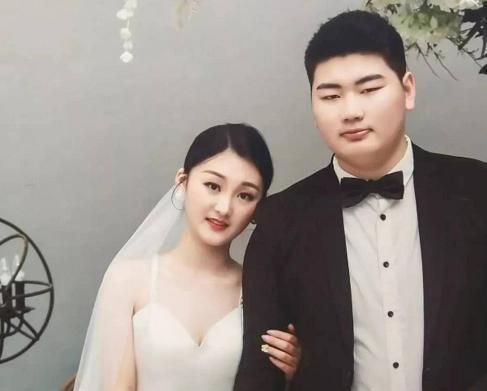 大衣哥朱之文女儿朱雪梅就是个废人让她走出房门的只有两件事