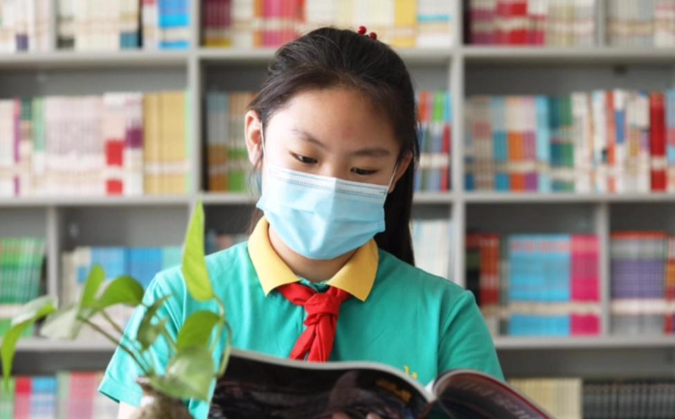 有必要大惊小怪!小学生迷上言情小说怎么了?70后:金庸琼瑶都看完休闲区蓝鸢梦想 - Www.slyday.coM