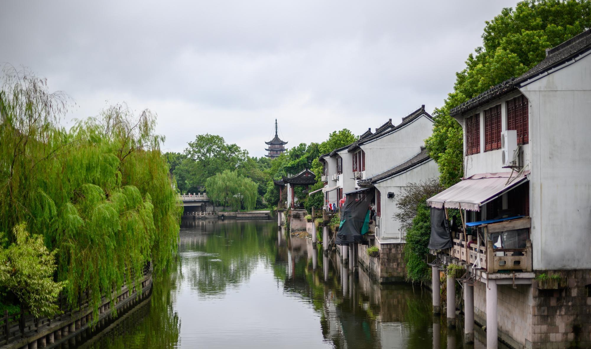 我国最佳观潮胜地:海宁盐官古城,一线潮被誉"天下第一奇观"