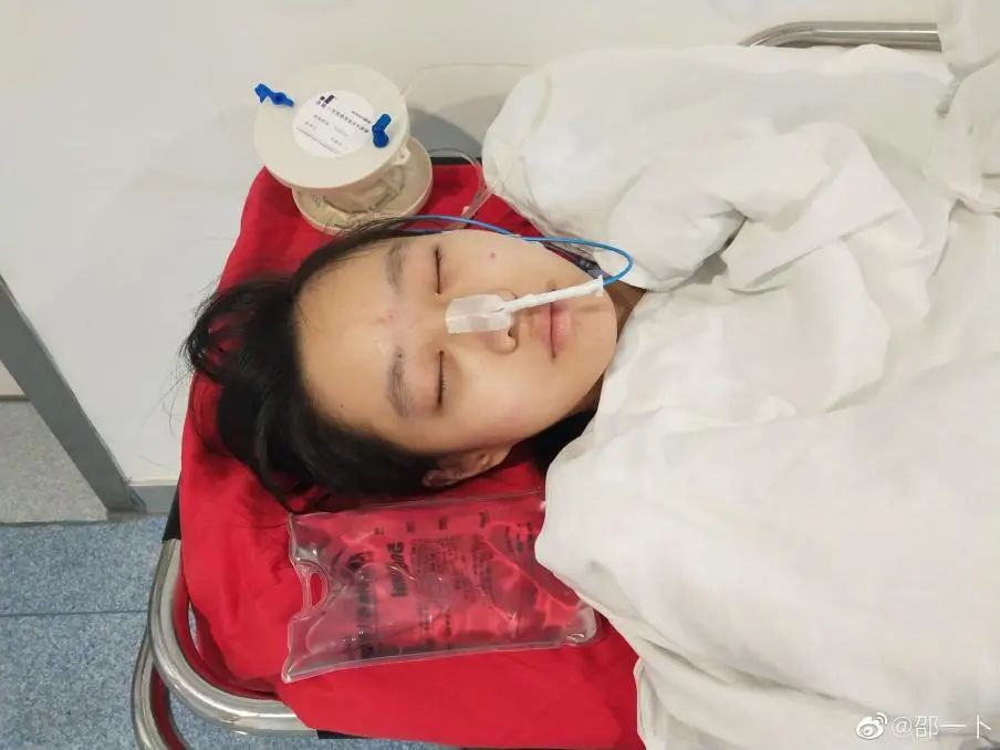 那个与杨幂、邓超合作过的15岁童星女孩，被逼跳楼了……休闲区蓝鸢梦想 - Www.slyday.coM