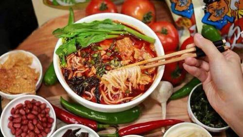 第一次吃螺蛳粉的你是什么感受?网友神评论,让人“笑出腹肌”休闲区蓝鸢梦想 - Www.slyday.coM 第一次吃螺蛳粉的你是什么感受?网友神评论,让人“笑出腹肌”休闲区蓝鸢梦想 - Www.slyday.coM