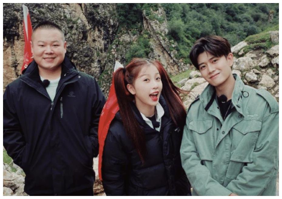 做任嘉伦老婆安全感十足,看任嘉伦牵手虞书欣的细节,瞬间明白了