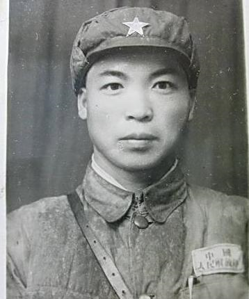 谭炳云生于1923年,出生于四川,早年因为家境贫苦的关系,曾被国民党军