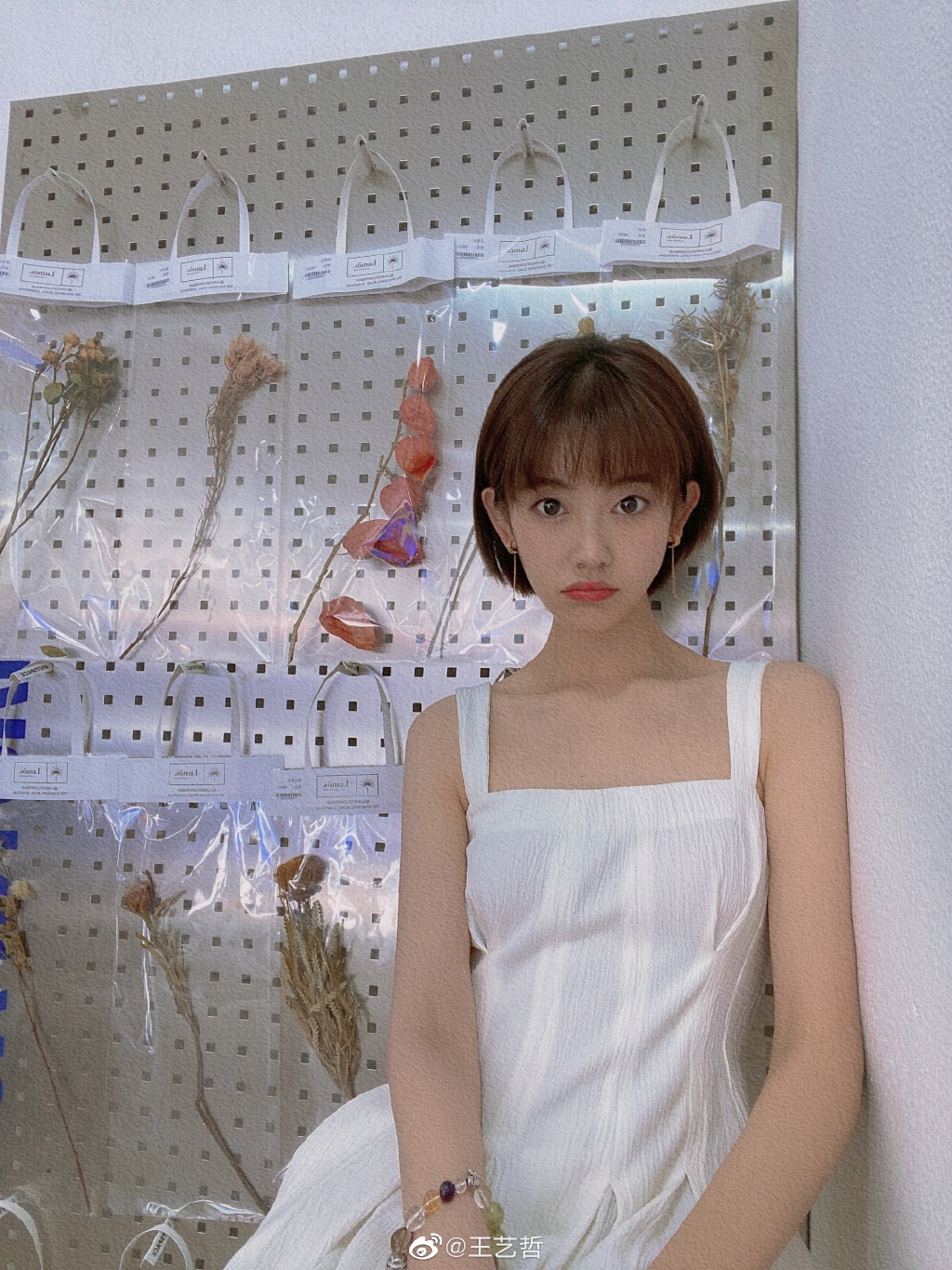 美女演员王艺哲迷人写真美照好可爱啊_高清图集_新浪网