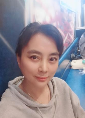 57岁演员李玲玉晒近照素颜皮肤白皙细腻惹人羡慕