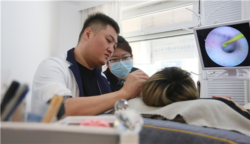 血友病击不垮的采耳人！李铁东8年公益路服务近6000人次