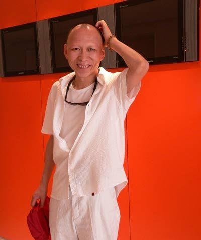 "金牌"丑角李明曾"吓哭"小孩,没想到妻子和女儿长成这样!