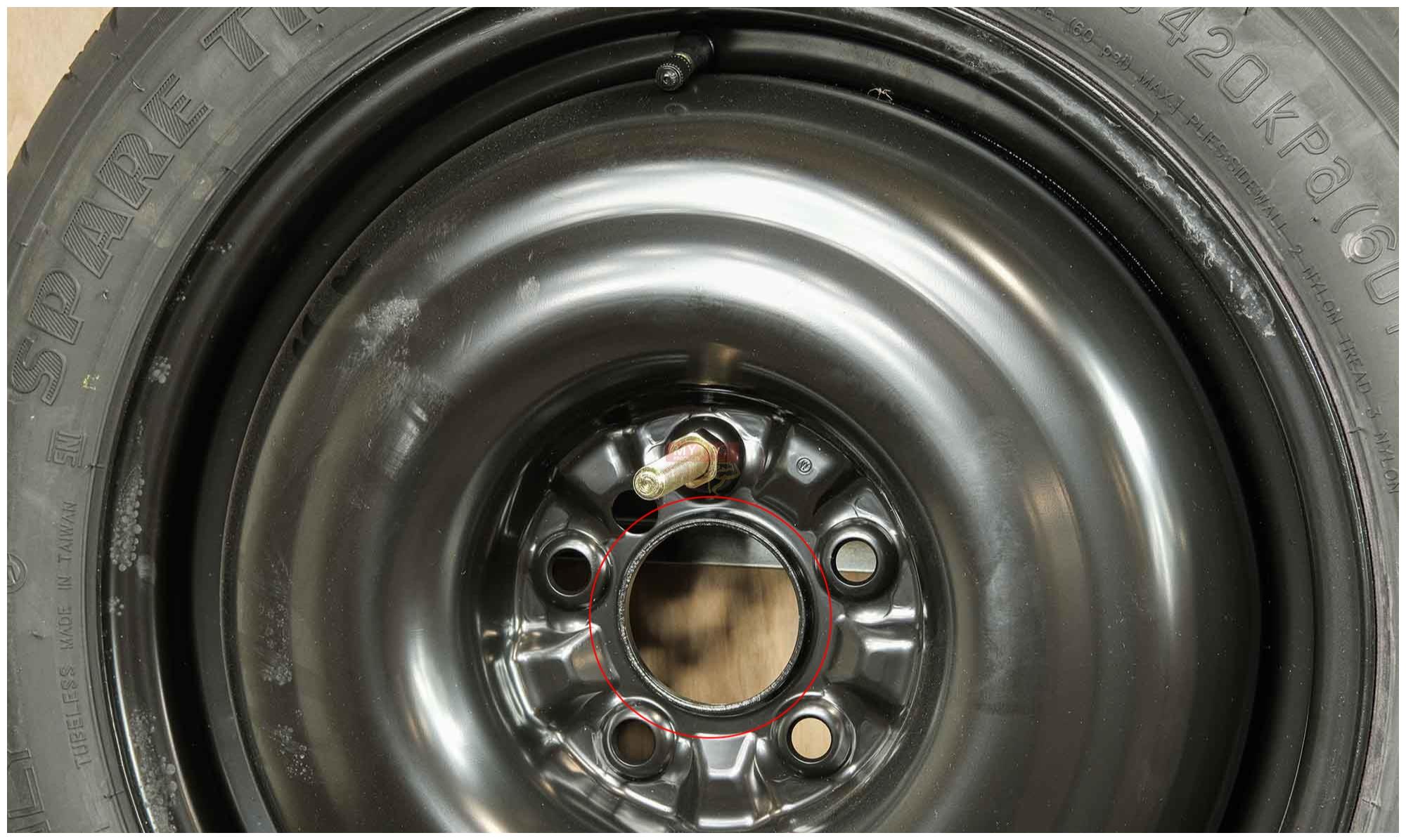 上图标注为红色的部分就是轴头,意思就是车轴的头部,很好理解.