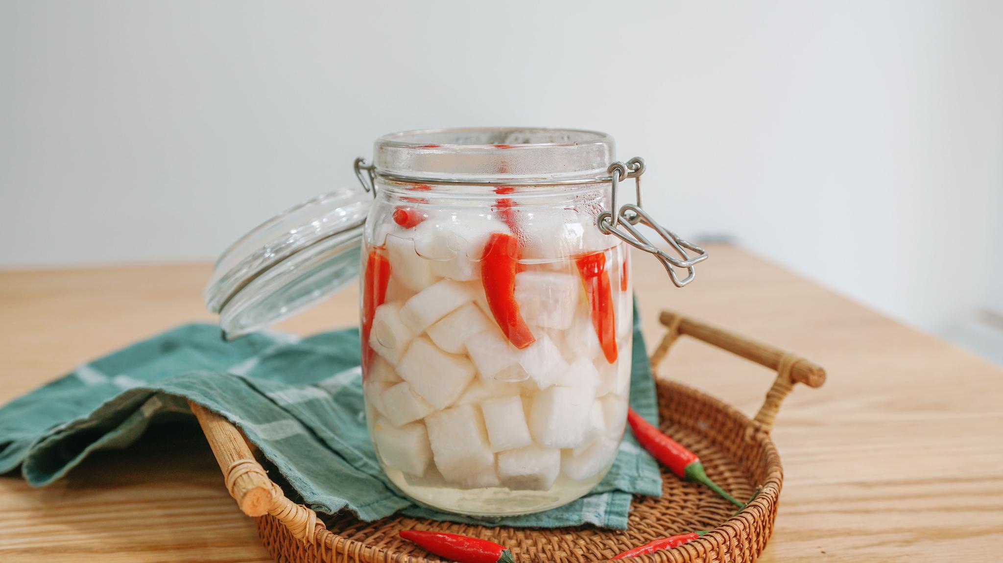 早餐总是来不及做,腌一罐萝卜,早餐配粥最开胃了