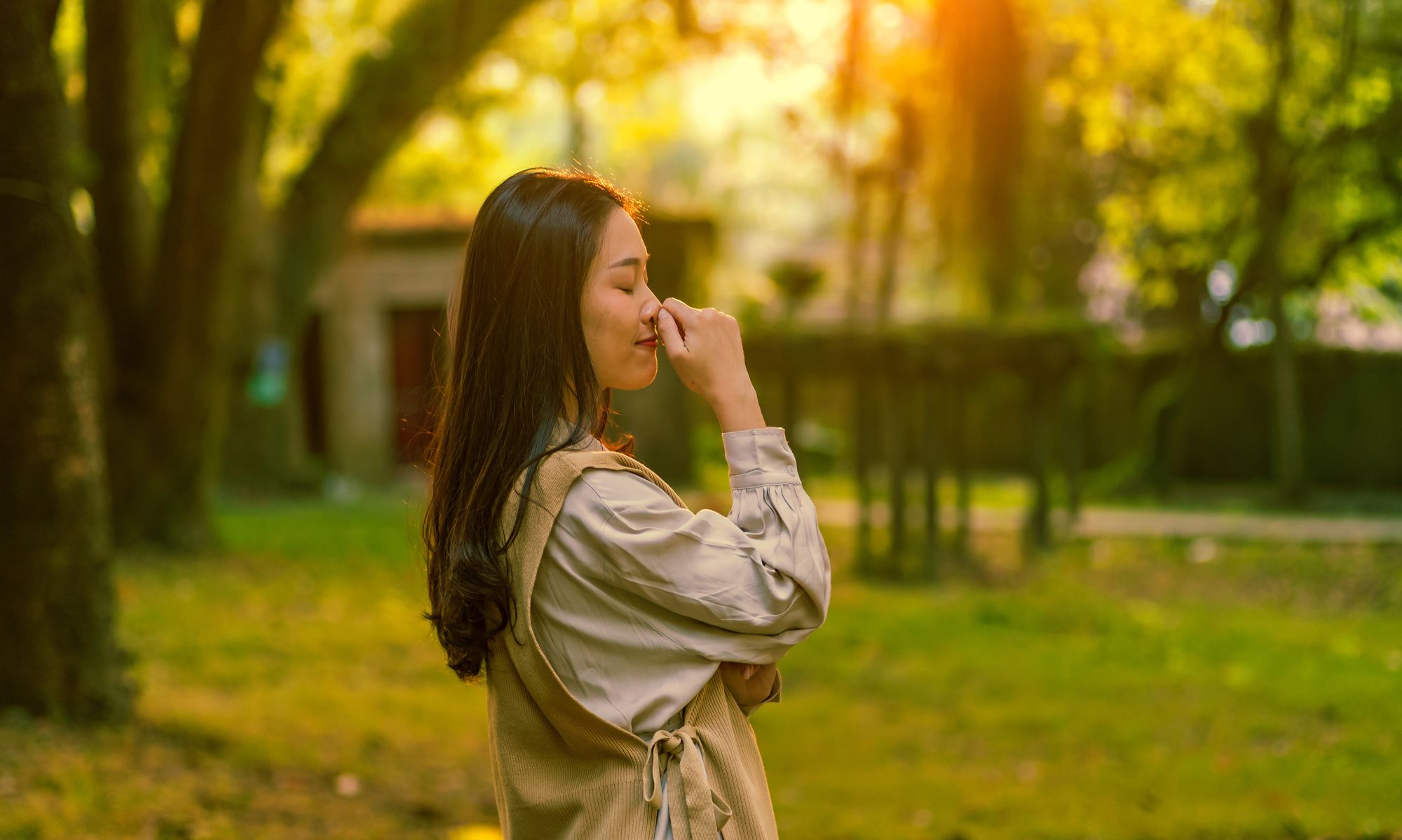 日落逆光人像的拍摄,光斑有形,非常漂亮