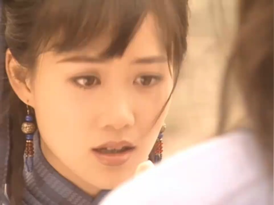 剧中古天乐、梁小冰很般配，配上怀旧老歌，经典动人