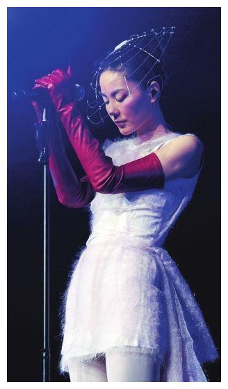 50岁王菲有多撩当她的生图照流出后网友难怪谢霆锋念念不忘