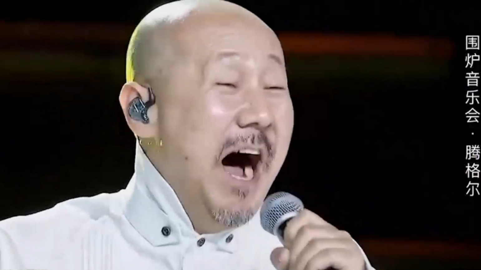 腾格尔现场踢馆周华健《花心》,这九浅一深的唱法,实在太独特