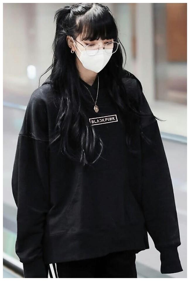 lisa机场生图:戴口罩也掩盖不了美貌的东南亚美人