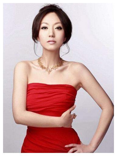 13岁母亲乳癌去世,父亲又舌尖癌离世,知名主持索妮成长的痛与泪