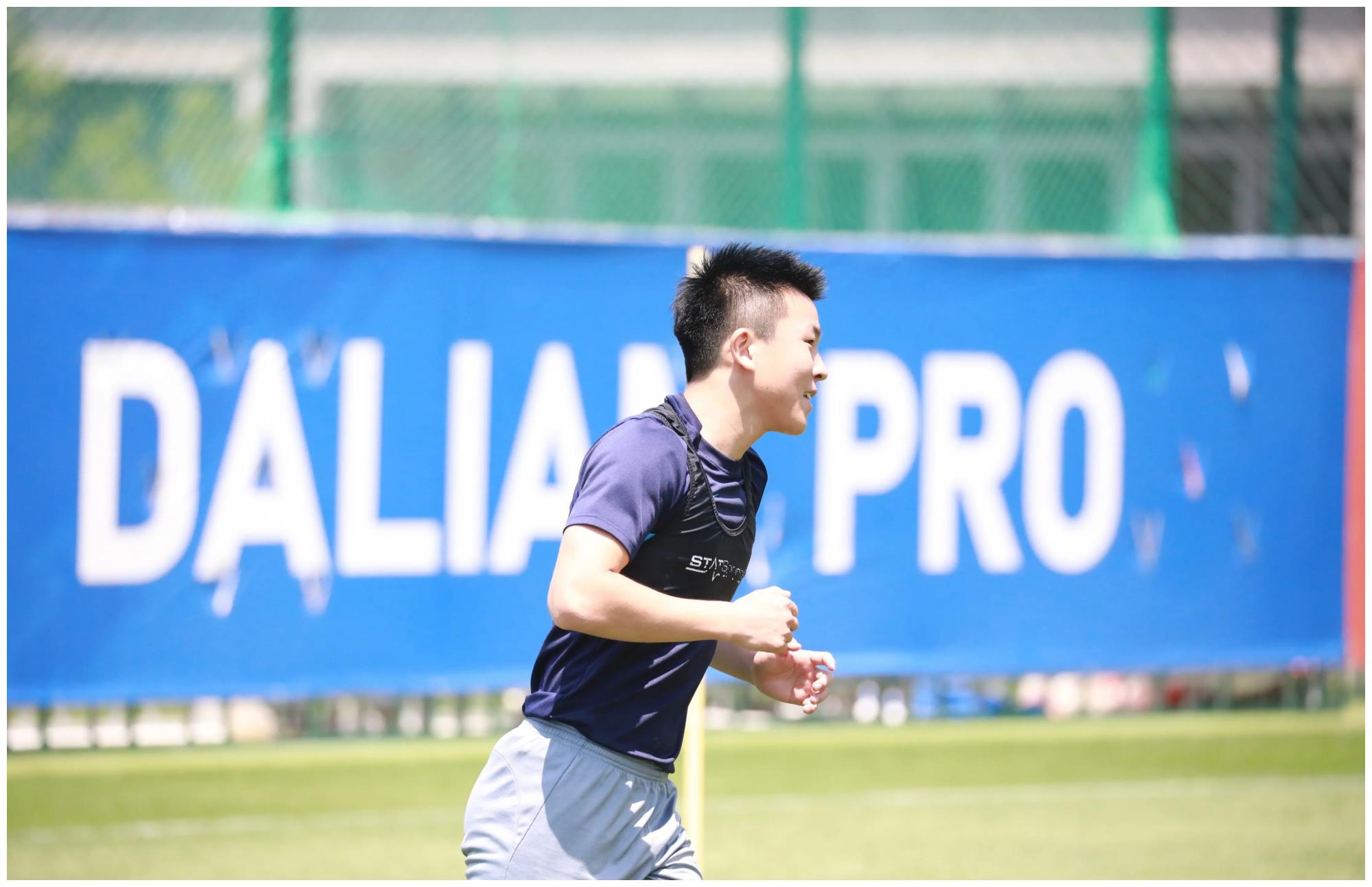 赵旭日虎视眈眈,郑龙张开怀抱,董岩锋又壮了,大连人再战崔康熙