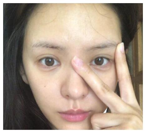"卸妆后就认不出"的6位女星,佟丽娅像整过容,你能认出谁?__财经头条