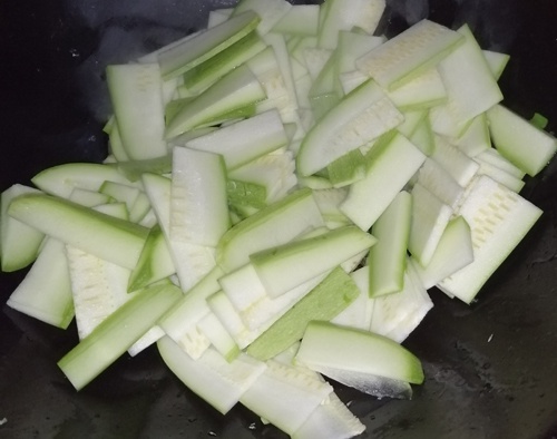 荀瓜炒鸡蛋,好吃有诀窍,分分钟就学会,鲜香又美味,营养更下饭