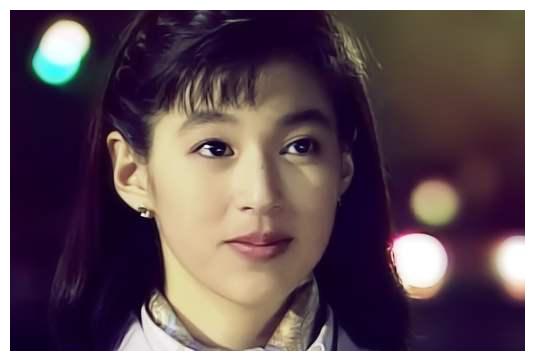 30年后,赤名莉香的笑仍能刺痛我们