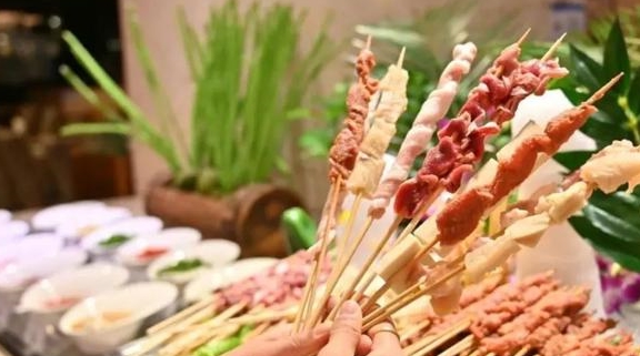 中国“烂大街”美食火爆<a href=