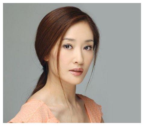 曾因拍"喂奶戏"不用替身,被网友责骂而退圈,如今52岁像普通人|盖丽丽