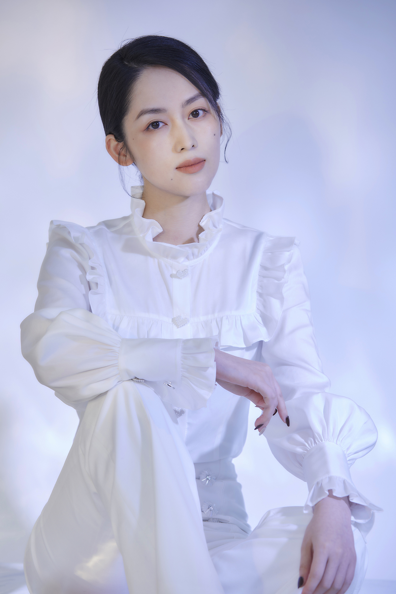 文艺女星胡原君入驻主持艺术频道跨界解锁新身份