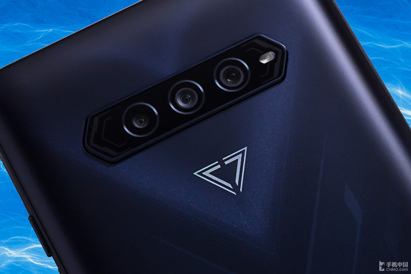 黑鲨4系列图赏:操控感起飞的游戏旗舰|操控感|游戏手机|外观_新浪新闻