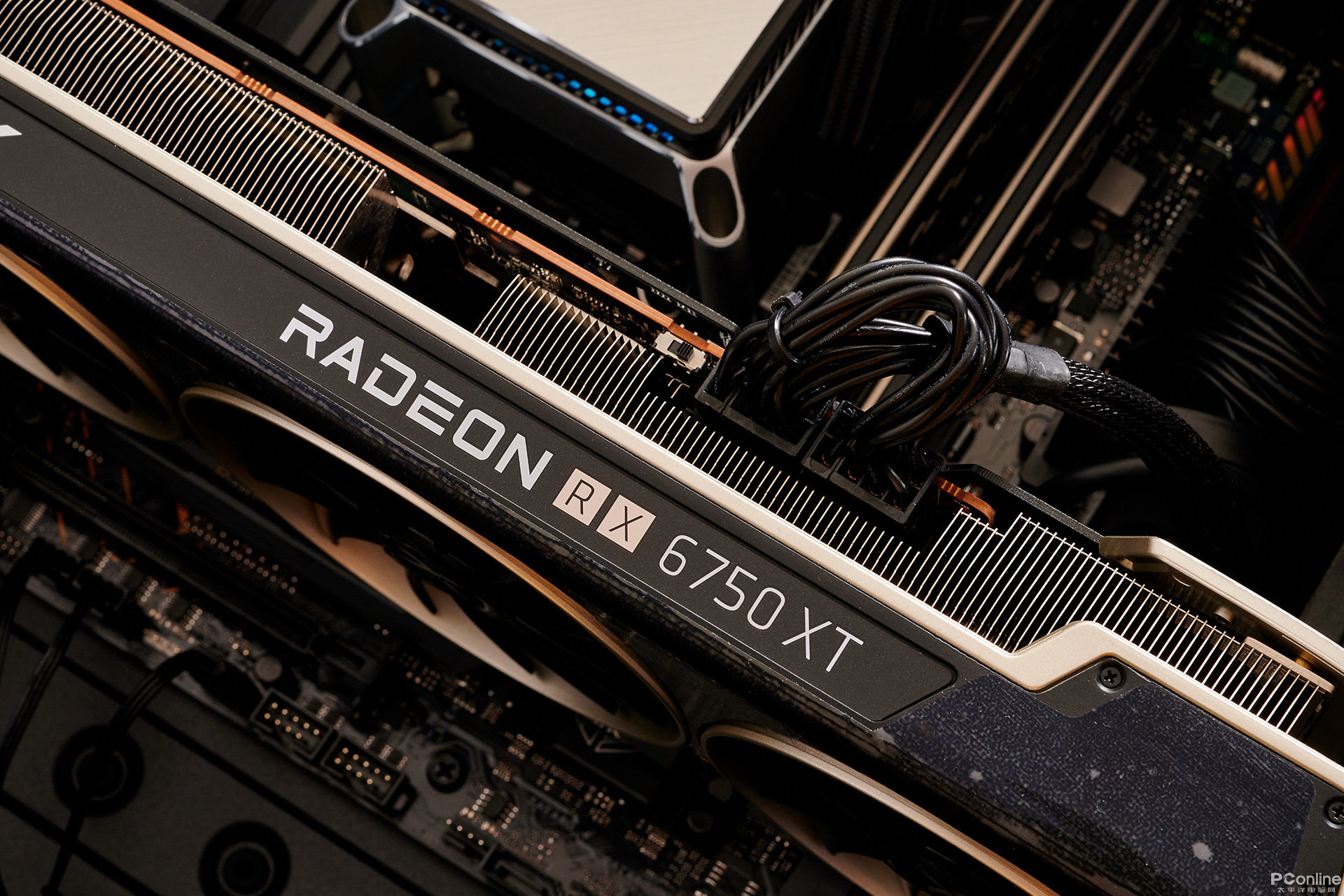 低调的2k游戏王者讯景rx6750xt海外版oc图赏