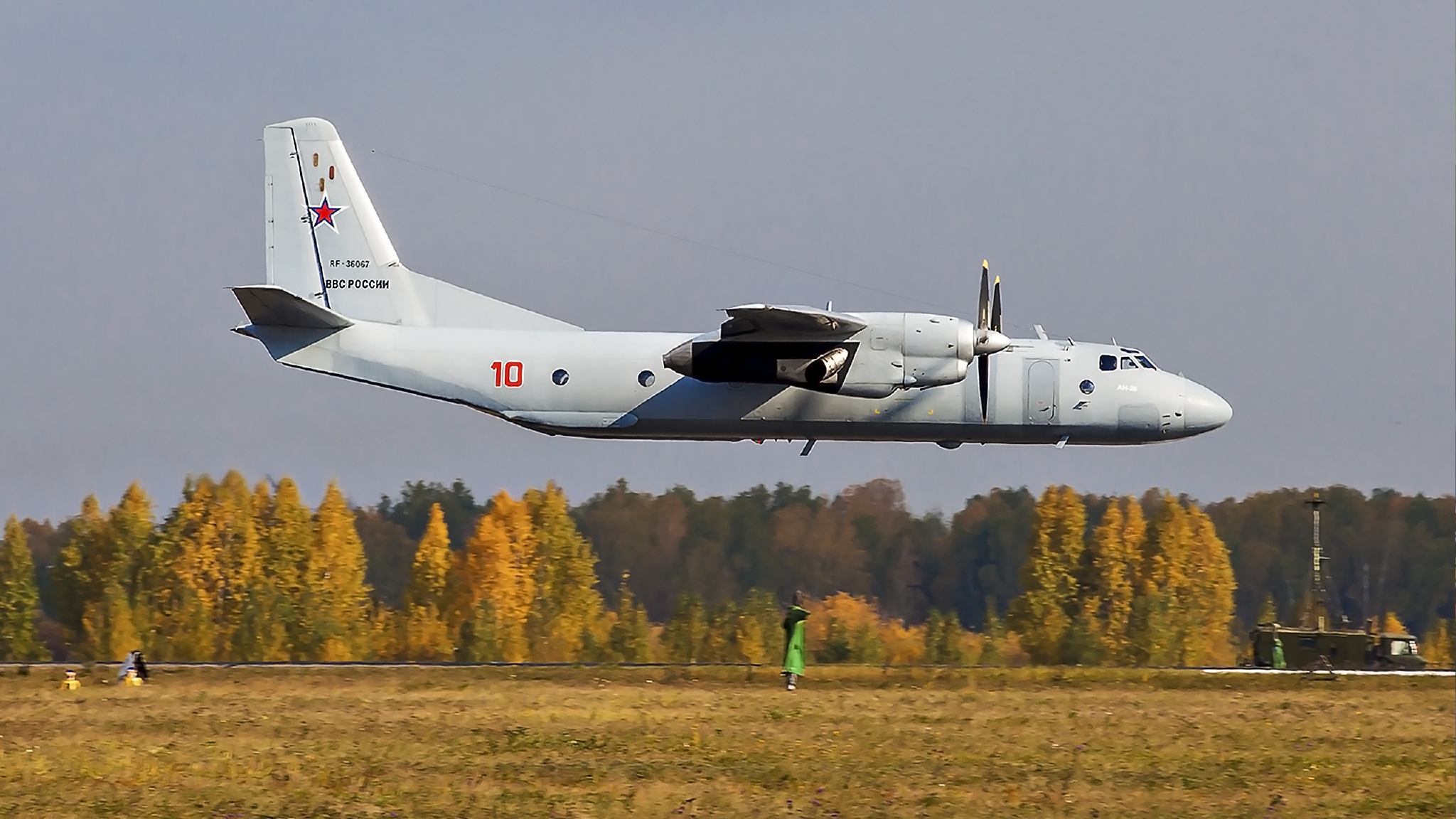 安-26运输机的原型机于1968年12月20日出厂,1969年5月21日首飞成功;从