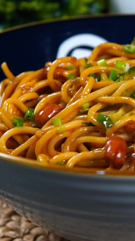 一到夏天就馋的麻酱凉面__财经头条