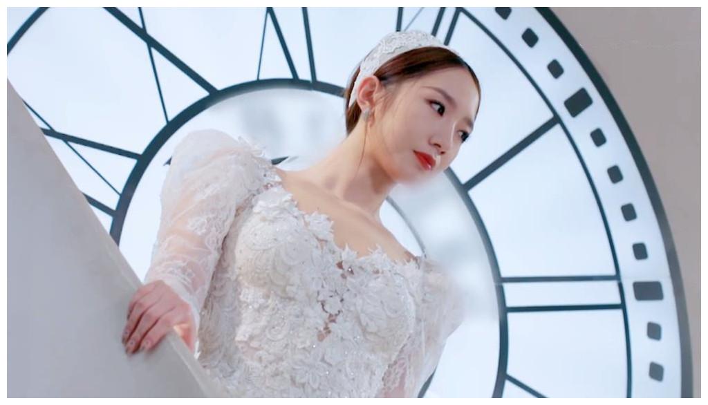 火箭少女穿婚纱拍闺蜜照,杨芸晴仙气,yamy飒爽,杨超越变公主