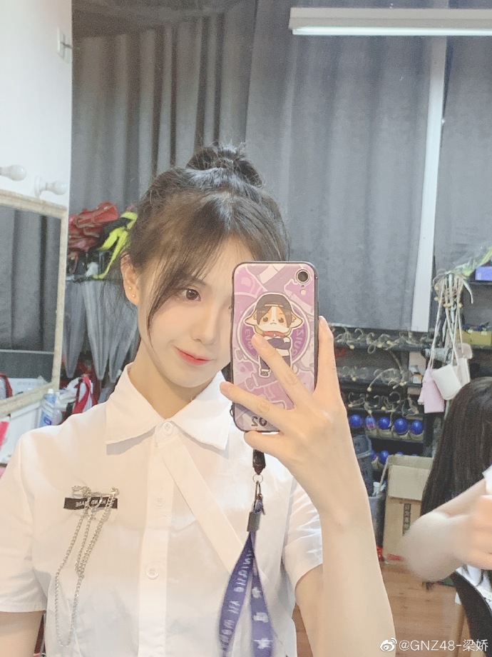 可爱美女歌手gnz48-梁娇迷人美照欣赏