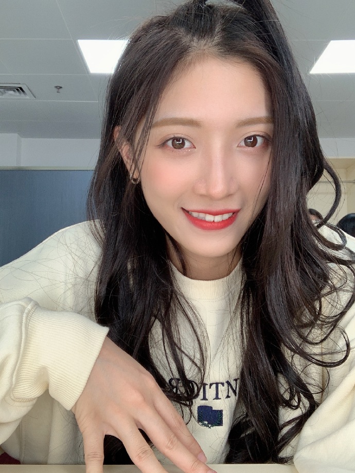 美女艺人gnz48洪静雯迷人自拍美照很好看