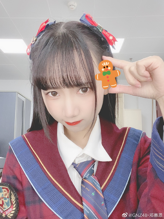 美女艺人gnz48-邓惠恩迷人可爱美照欣赏_高清图集_新浪网