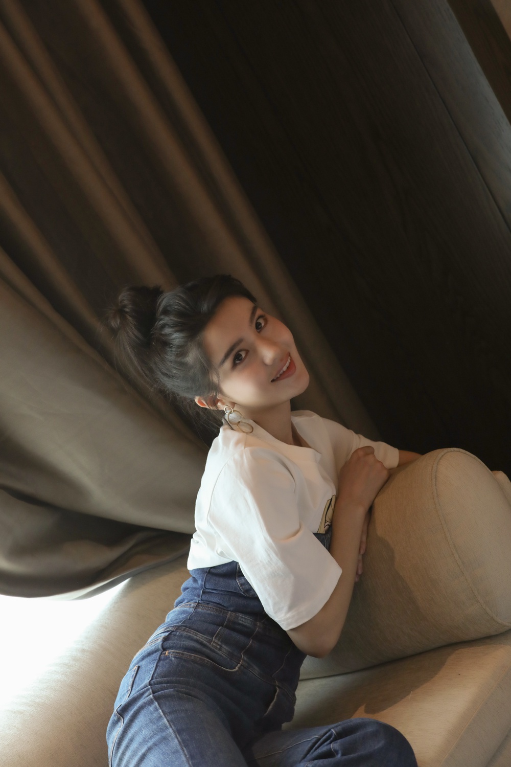 电影神厨遇良缘开机青年演员阿依帕丽活力现身