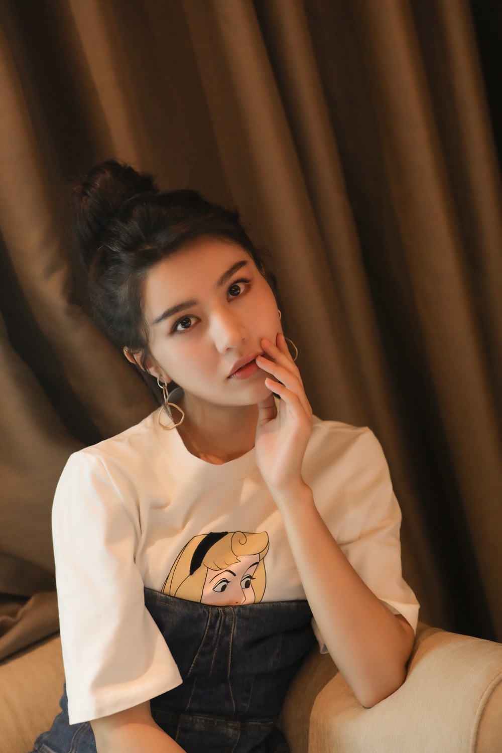 电影神厨遇良缘开机青年演员阿依帕丽活力现身