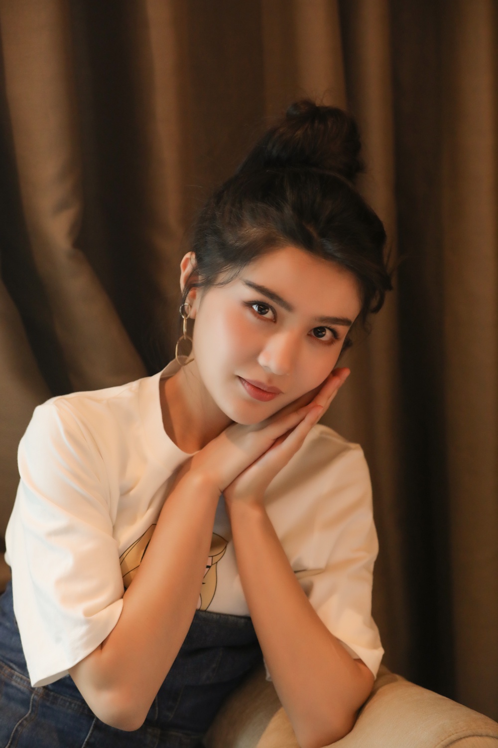 电影神厨遇良缘开机青年演员阿依帕丽活力现身