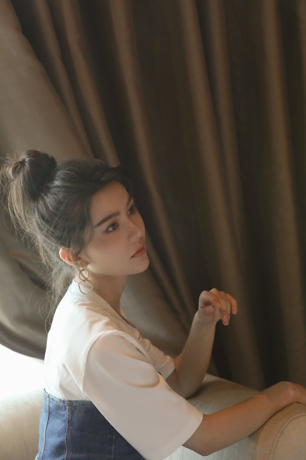 电影神厨遇良缘开机青年演员阿依帕丽活力现身