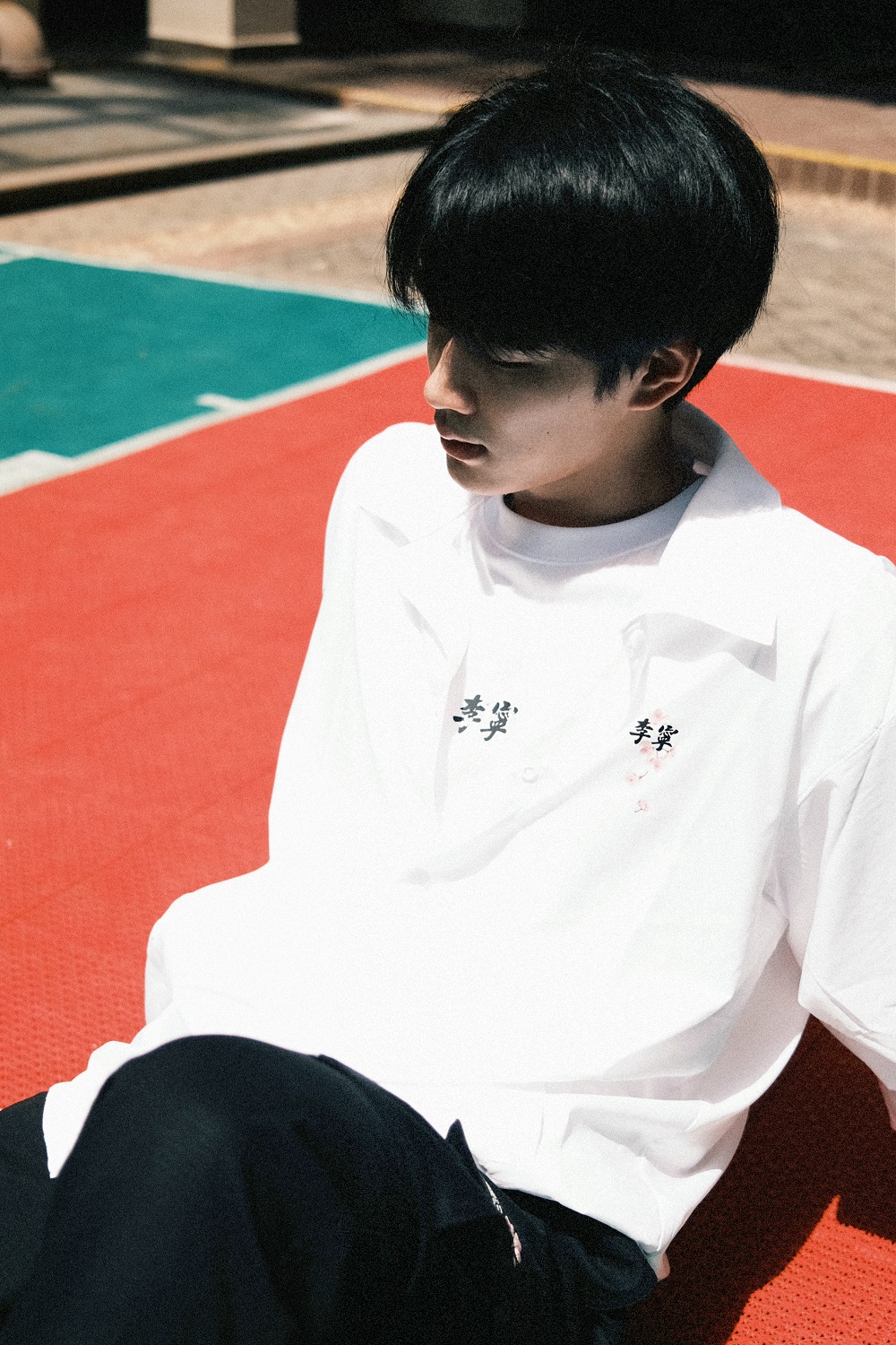 刘昊源球衣高清随拍发布黑发顺毛少年感十足