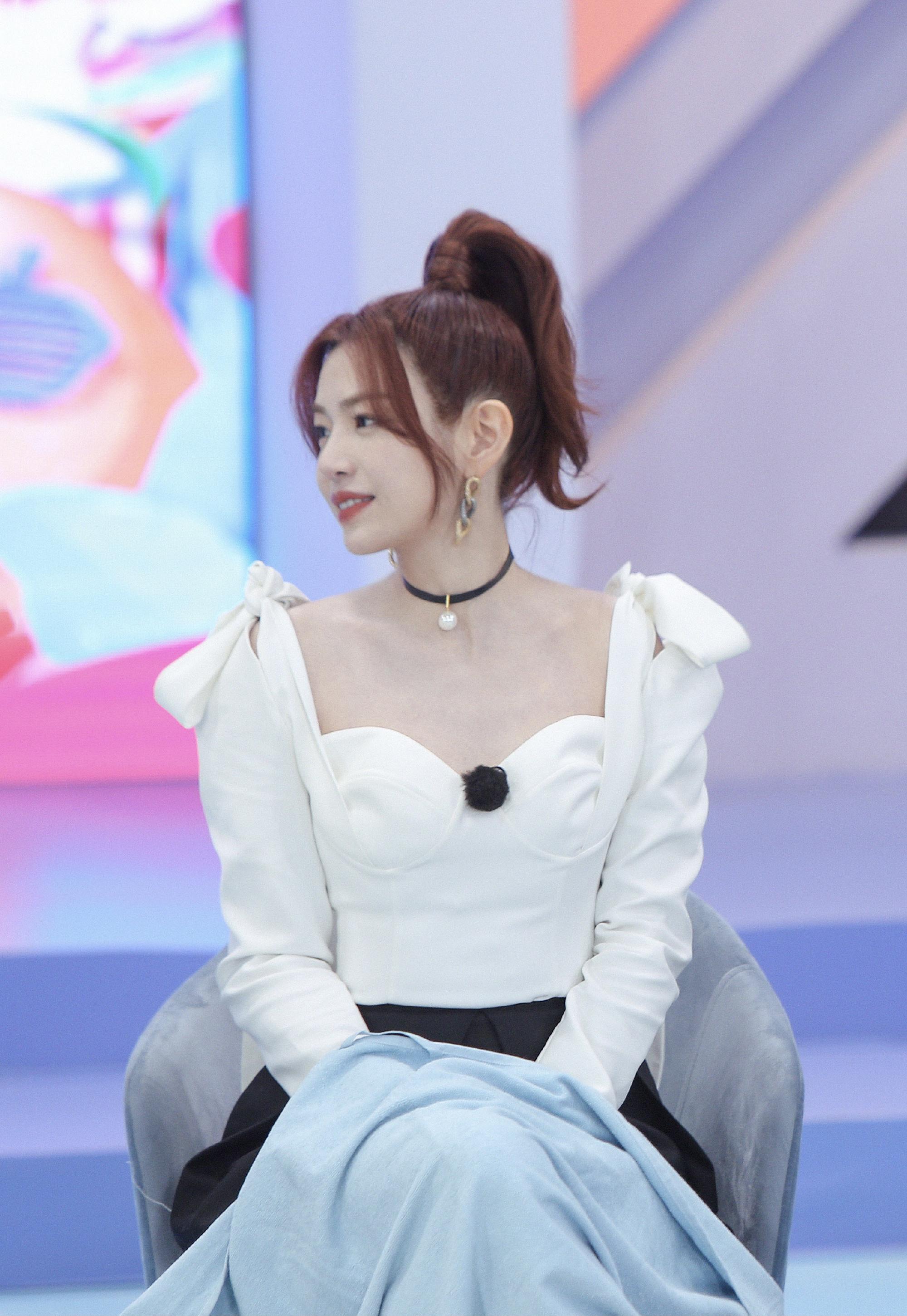 陈妍希这次太美了,高马尾圆脸少女感十足,浪姐舞台引网友关注_高清