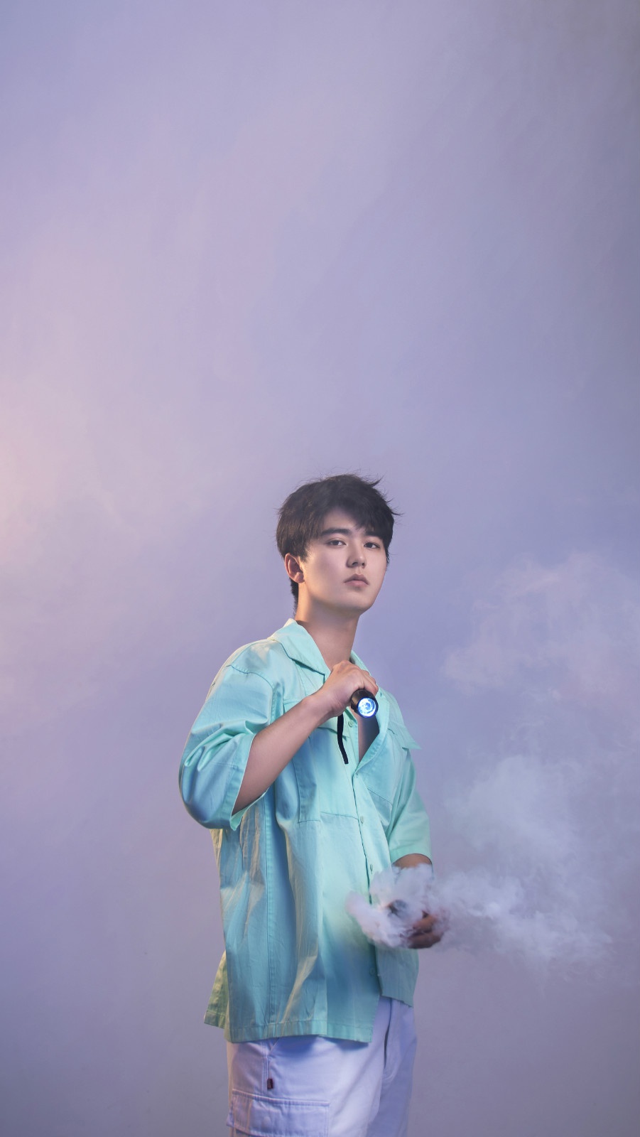 刘奕畅大片曝光穿越光影在少年与成熟感之间畅游