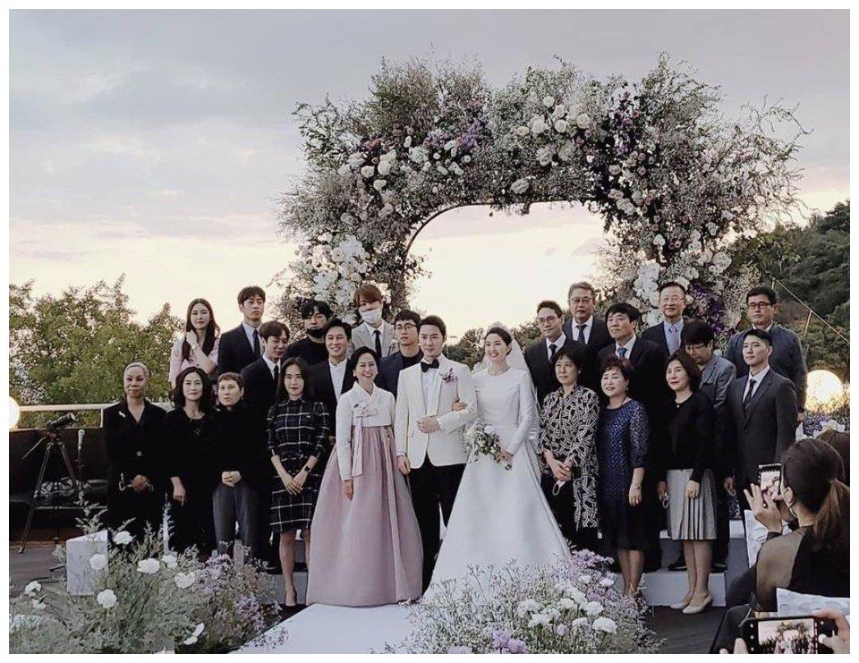 恭喜!韩国男神junjin顺利完婚,空姐妻子气质出众身材微胖