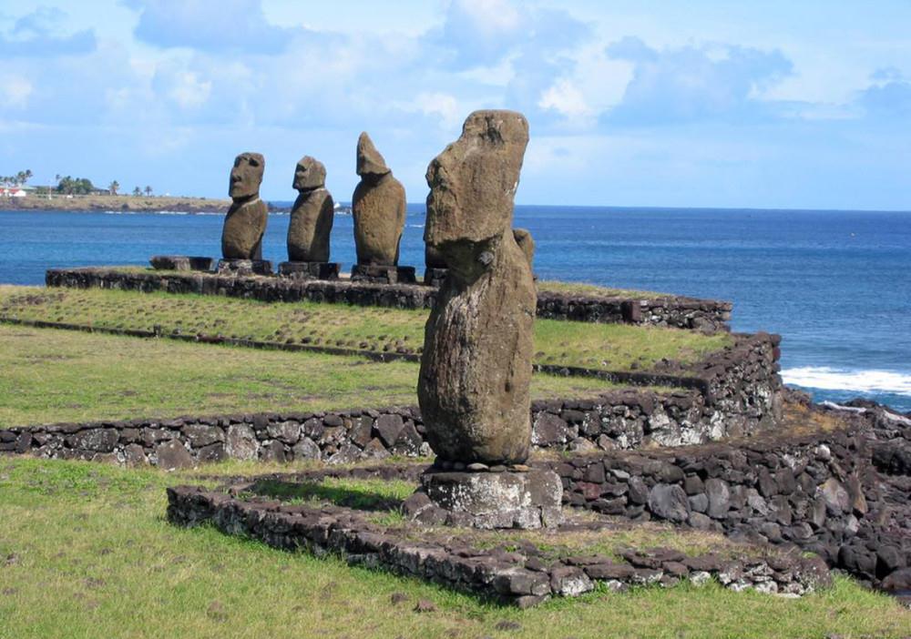 奇闻复活岛雕像之谜雕像是何人所造有人猜想是外星人雕刻的