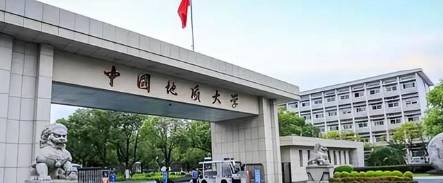 温家宝总理为其母校“中国地质大学”题字，圆润端庄，书法家风采