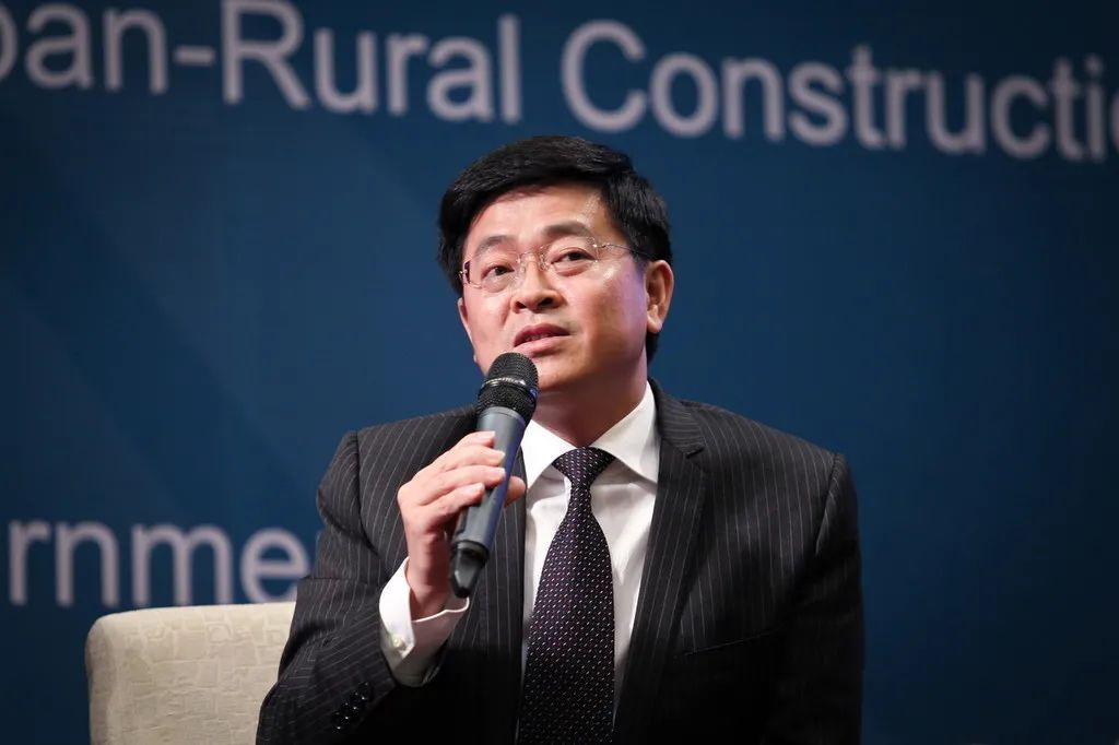 卓越李华的"进与退"__财经头条